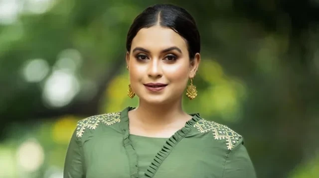 বসুন্ধরায় মডেল-অভিনেত্রী রিধিকার ঝুলন্ত মরদেহ উদ্ধার করেছে পুলিশ